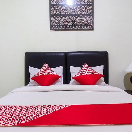Super Oyo 1682 Greenia Hotel Купанг Екстериор снимка