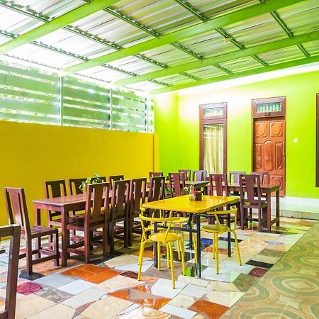 Super Oyo 1682 Greenia Hotel Купанг Екстериор снимка