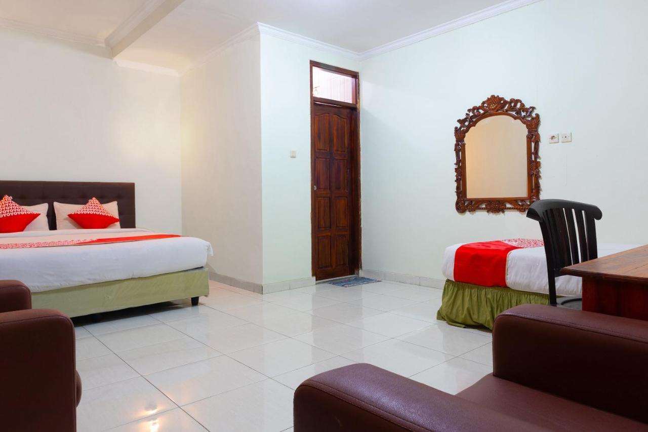 Super Oyo 1682 Greenia Hotel Купанг Екстериор снимка