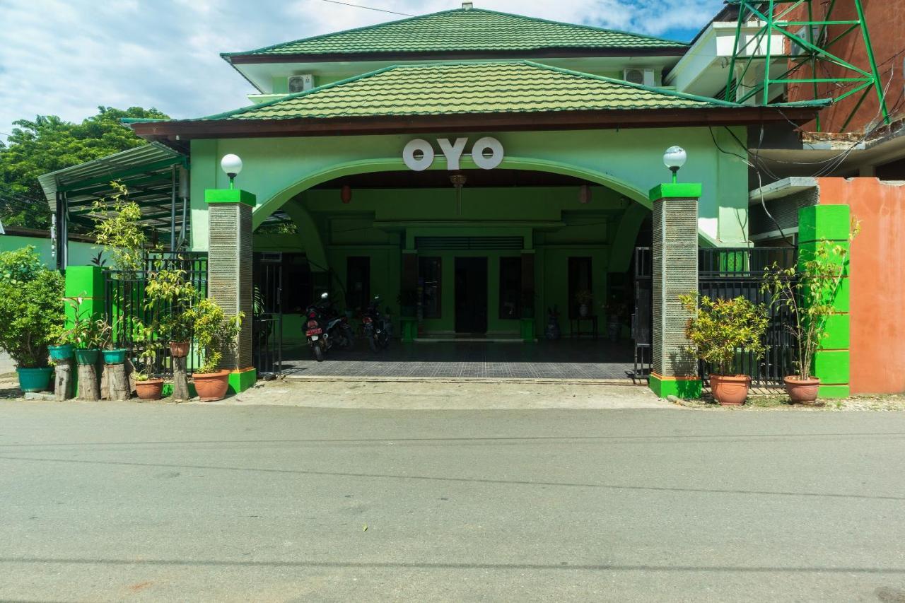 Super Oyo 1682 Greenia Hotel Купанг Екстериор снимка