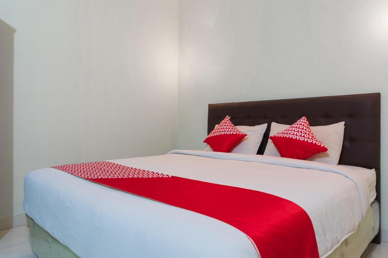 Super Oyo 1682 Greenia Hotel Купанг Екстериор снимка