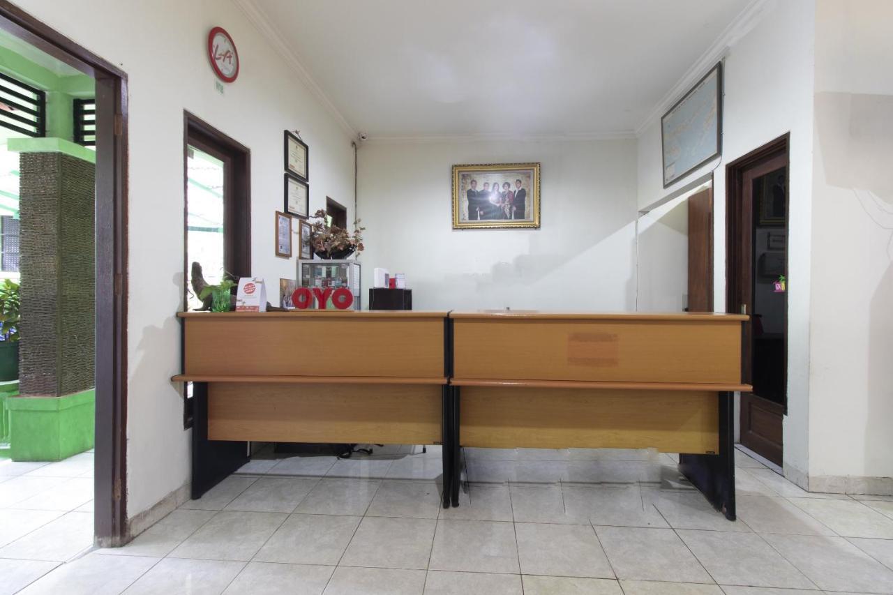 Super Oyo 1682 Greenia Hotel Купанг Екстериор снимка