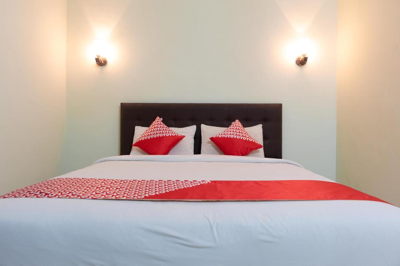 Super Oyo 1682 Greenia Hotel Купанг Екстериор снимка