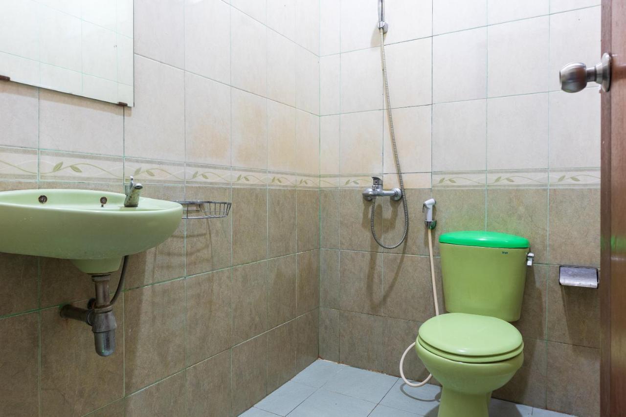 Super Oyo 1682 Greenia Hotel Купанг Екстериор снимка